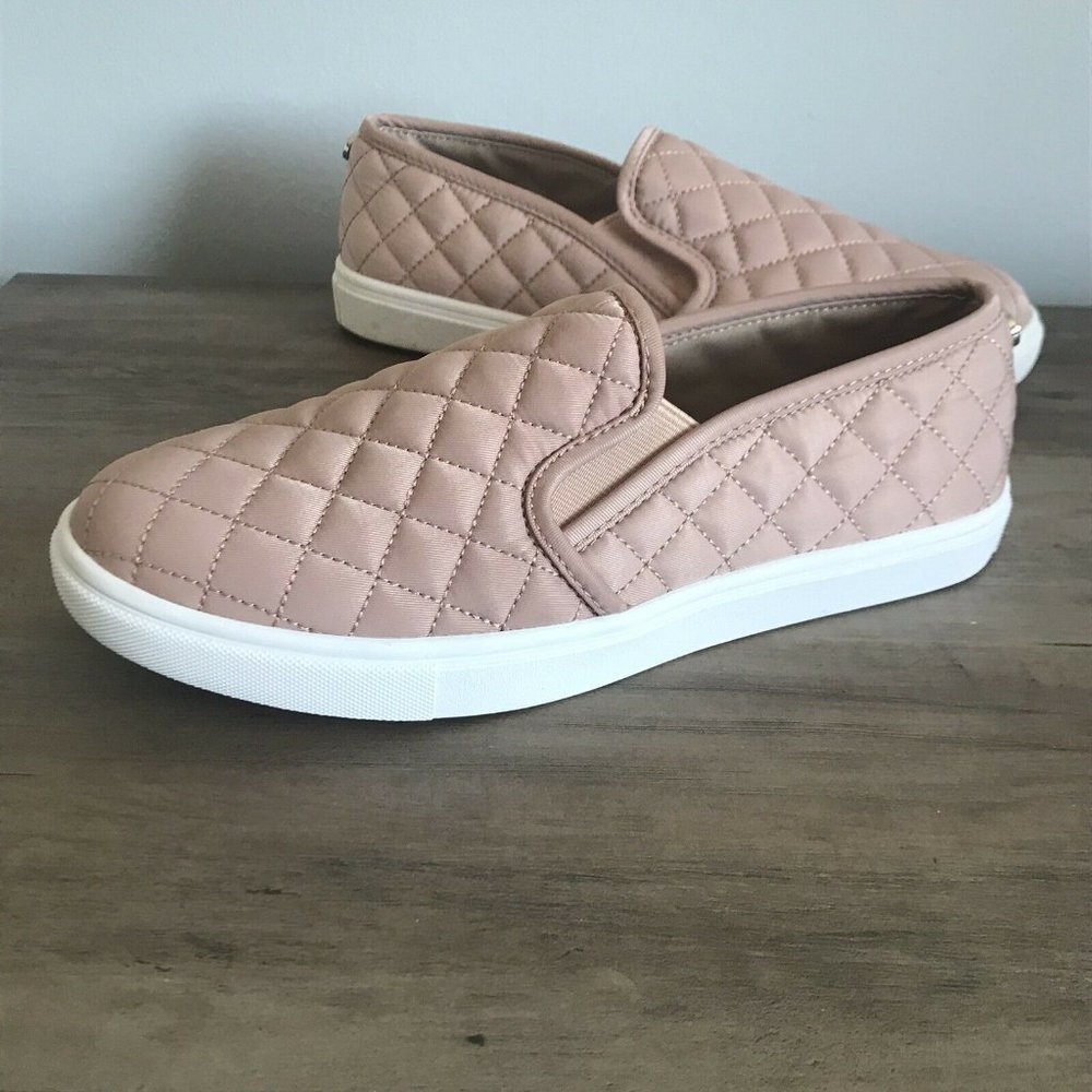 NWOB Steve Madden Womens Ecentrcq Sneaker